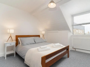 Bright~ Town Center~ 2 bed~Penzance
