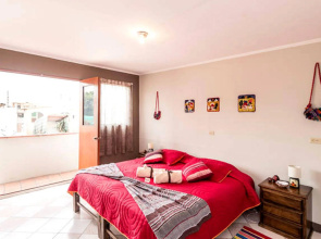 Pier 242 Miraflores B&B