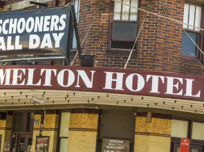 Melton Hotel
