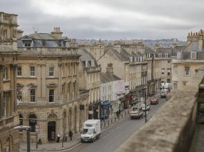 Impeccable 4-bed Apartment in Bath