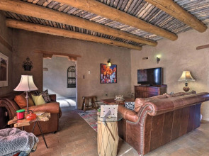 El Prado Adobe Home: Courtyard w/ Mountain Views!
