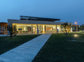 White Shell Beach Villas