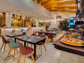 Отель Holiday Inn Bologna Fiera