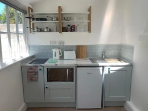 Puffin. Comfortable Annexe Central Falmouth (Adults Only)