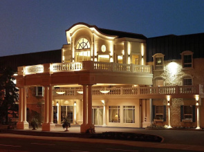 Chateau Louis Hotel & Conference Centre