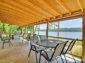 Waterfront Bull Shoals Lake Cabin w/ Deck + Views!