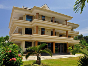 Crown Beach Hotel