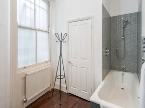 Victorian House 2 Bed 2 Bath Next to Barbican Tube