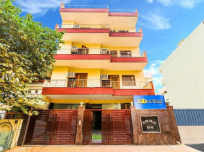 FabExpress Star Guest House