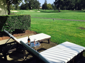 Luxury Napa Getaway Golf Views King Bed