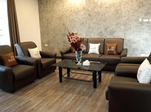 Boutique Poo-Yai Lee