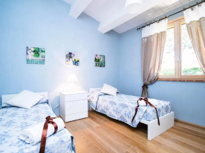 Luxury 2 Rooms Apt Azure in Siena Resort