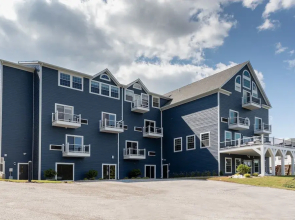 Boardwalk Hotel on Lake Anna by Kasa