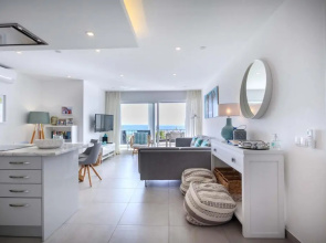 Waterside 3 Bedroom Sea View