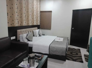 Hotel Mandakini Lush