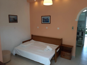 Majestic apartment in Mpenitses with shared pool