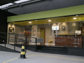 Mr. Hostel Business Lodge