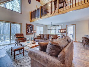 Top Notch Lodge by Avantstay Hot Tub, Game Room, Community Pool, Deck