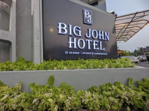 Big John Hotel