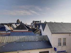 Large T2 with view of the Château d'Amboise