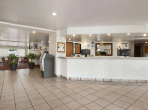 Super 8 by Wyndham Austin North/University Area