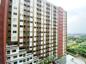 Homey and Cozy Stay Studio LRT City Jatibening Apartment