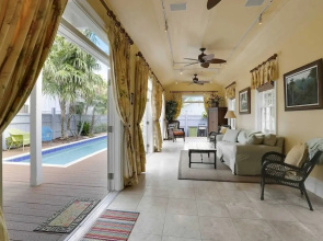 Lighthouse Villa by Avantstay Walk to Southernmost Point w/ Private Pool & Patio Month Long Stays