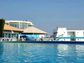 Coral Bay Hotel