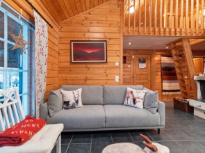 Lomayllas maja. palovaarankaarre 6 a