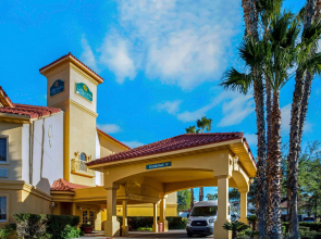 La Quinta Inn & Suites by Wyndham Tucson Airport