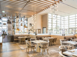 Отель Holiday Inn & Suites Dubai Festival City an IHG