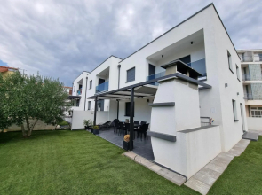 Holiday House Gavran