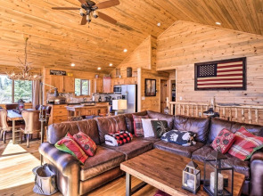 Jefferson Cabin w/ Fire Pit: Near Hiking Trails!