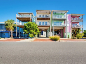 Oceanfront Oasis in Cedar Key w/ 2 Balconies!