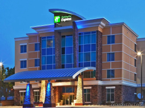Holiday Inn Express & Suites North Dallas at Preston by IHG