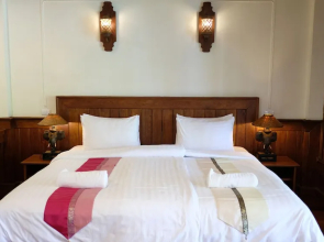Lah Own Khaolak Resort