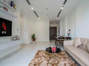 LA Nest 2 Bedrooms The Beverly - Vincom