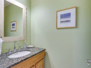 Golf Course Views & Beach Access: Shipyard Villa