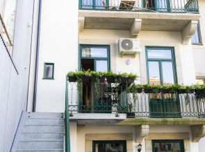 Liiiving in Porto - Bolhão Garden Apartment