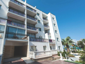 Marlita Beach Hotel Apartments