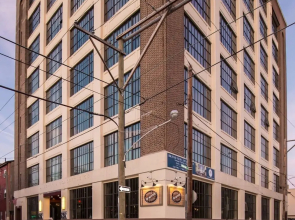Sosuite 1BR Penthouse w W D Gym On-site Bar