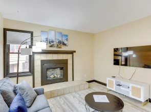 Darling Dwelling: 2 Mi to Dtwn Durango!