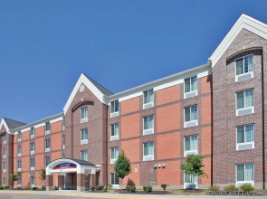 Candlewood Suites Olathe by IHG