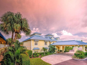 Naples Garden Inn