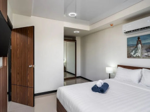 Naiharn Pearl Condo Hotel by Villacarte