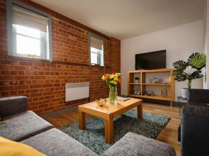 Karah Suites - Gloucester Docks