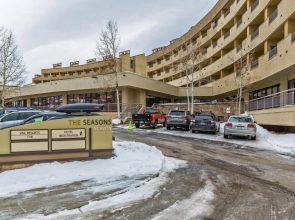 Condo - Walk to Gondola, Sleeps 7
