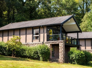 CELEBRATE AT THE WORLD FAMOUS LOCH LOMOND RESORT CAMERON HOUSE - Sleeps 6