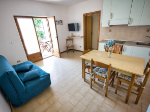 Apartment Billy in Casa Mirto, immersed in the green and blue of the Bay of Morcone, at the foot of-BILLY DEL MIRTO