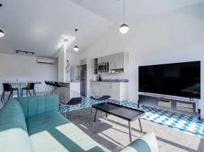 w Amazing 2BR in Santa Ana